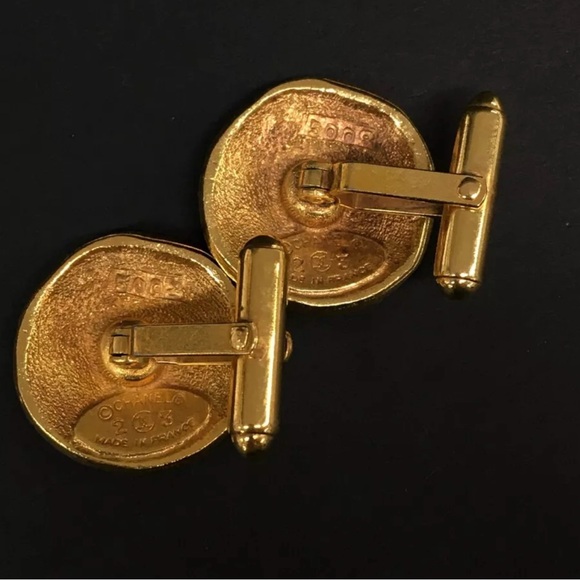 Chanel 24 carat Gold Plated Vintage Horse Motif Cuff Links with box - Picture 7 of 9